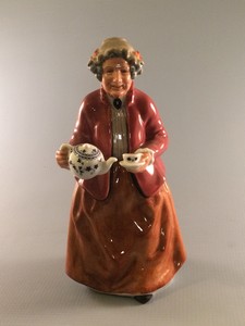 Tea Time HN2255 Royal Doulton Figurine