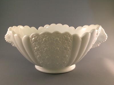 Fenton Daisy and Button Pattern Bowl